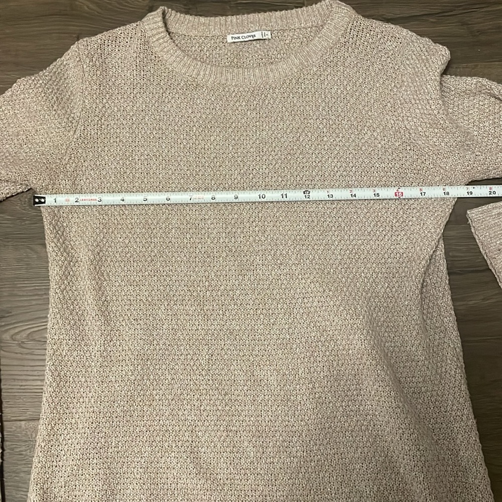 Women’s Pink Clover Beige Tan Crew Neck Sweater, Size Small - Picture 4 of 6